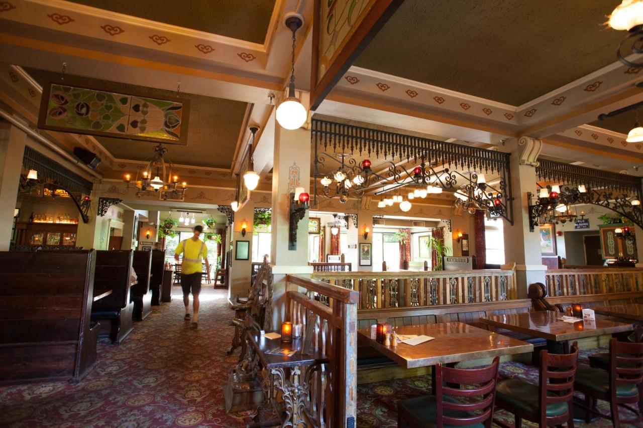Mcmenamins Grand Lodge Forest Grove Dış mekan fotoğraf